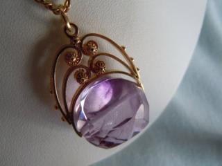 AMETHYST 'SPINNER' FOB PENDANT, high karat gold pendant/holder with swiveling faceted amethyst