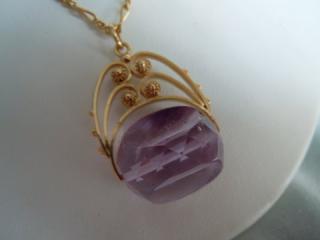 The amethyst "spins" or rotates, exposing any surface