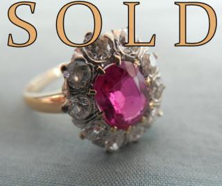 EDWARDIAN flame fusion ruby, 10 old mine cut diamonds ring