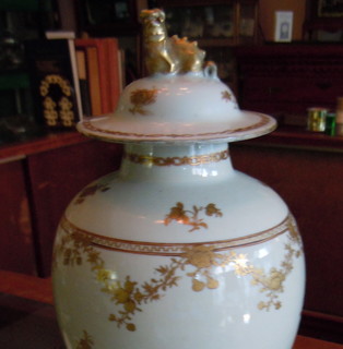 12" GARNITURE VASE, Chien Lung  (1736 - 1795)