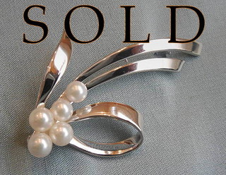 "RIBBON IN FLIGHT" Mikimoto Modernist 5 Pearls Brooch