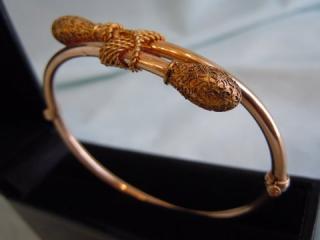 27047 ETRUSCAN bracelet, hinged v 1