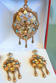 "BIRDS, LEAVES, FLOWERS & NESTS gold openwork demi-parure