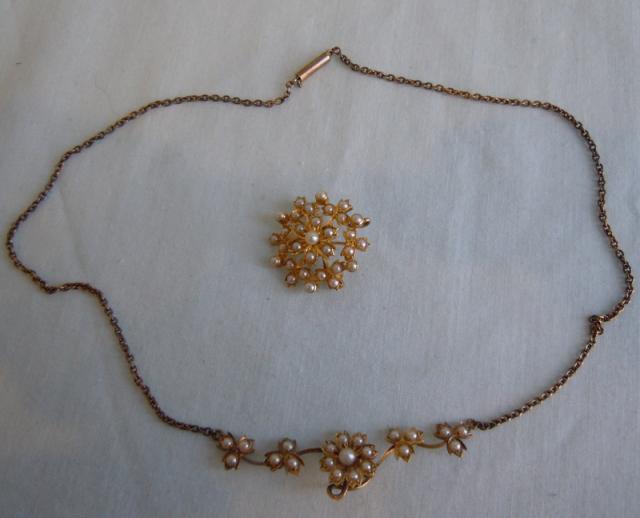 16" neck chain with daisy & leaves can be worn with or without pendant