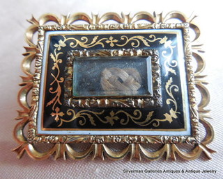 NEOCLASSICAL KEEPSAKE BROOCH, enamels in black & white                                            vine meander