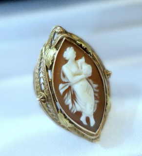 DANCING GODDESS Shell Cameo Filigree Ring