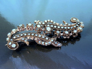 55 ROSE CUT DIAMONDS, "Interlaced Ribbons" Pinchbeck Brooch