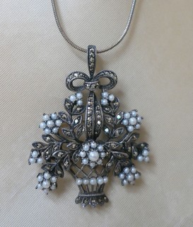 'FLOWERS IN A BASKET' pendant/pin jewel of 54 pearls