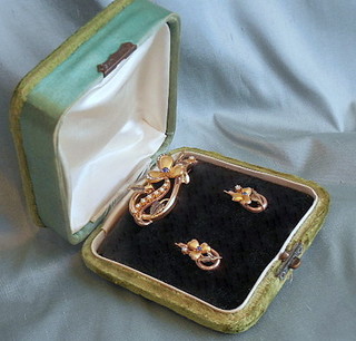 ROMANTIC ERA Early Victorian PIN & EARRINGS, circa 1840's
