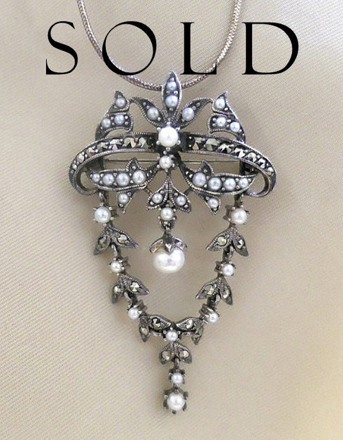 1-snyl PENDANT PIN PEARLS.jpg