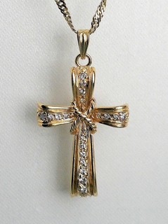 19 DIAMONDS Pendant Cross Necklace, 14k