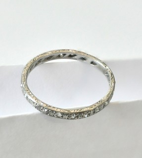 1920's ART DECO DIAMONDS IN PLATINUM band