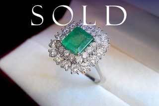 EMERALD and 32 diamonds 18k white gold ring