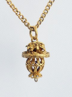"FLOWER BASKET" High Karat Gold Filigree Pendant Necklace