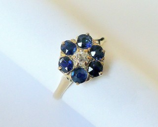 VIVID BLUE SAPPHIRES & DIAMOND Antique Cluster Ring