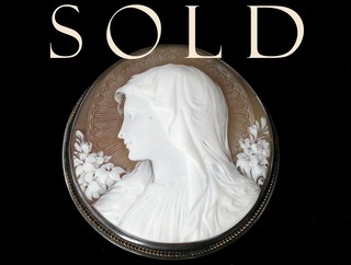 Signed Shell Cameo, by master carver GIOVANNI NOTO (Italy, 1902-1985, Torre del Greco)