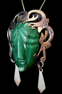 FACE OF A MAYAN / AZTEC RULER Mexican Sterling & Carved Green Stone Pendant Brooch
