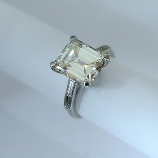 4.35 CARAT EMERALD CUT DIAMOND (VVS), Platinum