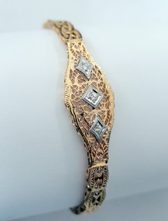 THREE DIAMONDS YELLOW GOLD BRACELET OF LACY OPENWORK