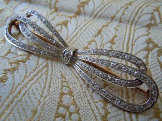 RIBBON OF DIAMONDS 3.10 carats DOUBLE-BOW PIN