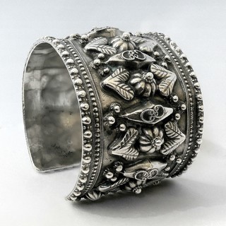 ARCHAEOLOGICAL REVIVAL WIDE HEAVY CUFF