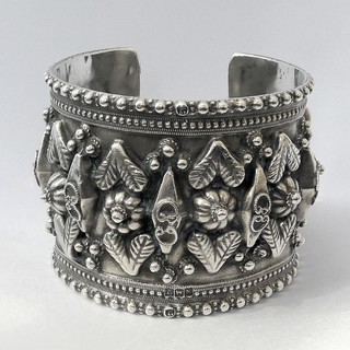 ARCHAEOLOGICAL REVIVAL WIDE HEAVY CUFF