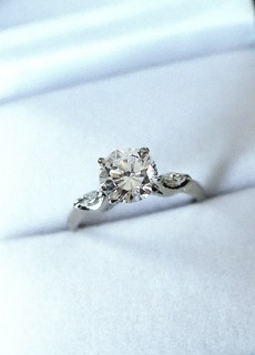 .92 CARAT CENTER (1.02 carats total)