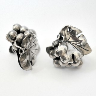MIGUEL MELENDEZ (signed) EARRINGS, Grape Cluster, Leaf & Tendrils