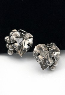 MIGUEL MELENDEZ (signed) EARRINGS, Grape Cluster, Leaf & Tendrils
