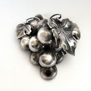 MIGUEL MELENDEZ (signed) GRAPE CLUSTER, LEAF & TENDRILS brooch