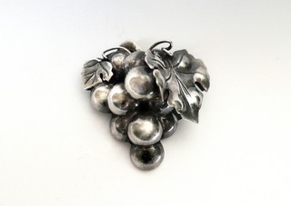 MIGUEL MELENDEZ (signed) GRAPE CLUSTER & LEAF brooch