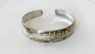 Hand Engraved Scroll Pattern Diminutive Cuff