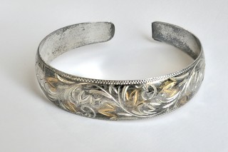 Hand Engraved Scroll Pattern Diminutive Cuff