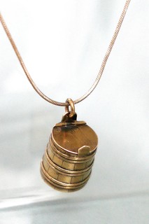 18K Gold & Bloodstone WISHING WELL / BARREL fob pendant charm