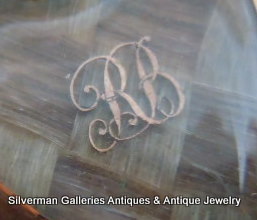 Detail, gold letters under heart-shape glass