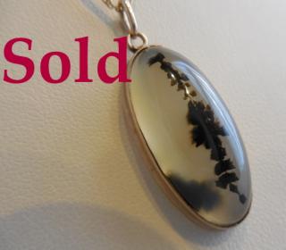 STRIKINGLY PATTERNED "Picture" Agate Pendant