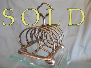 "COVENT GARDEN" Edwardian Toast Rack of graceful curves, with trefoil handle