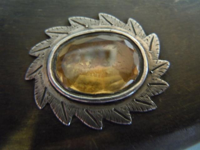 Oval faceted Citrine Quartz gem, set foil-backed : approx 14.5 x 18.5 mm