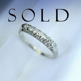 White Gold 18K Band Ring with Seven Diamonds