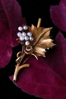 18k Gold & Pearls Grape Leaf and Vinage brooch