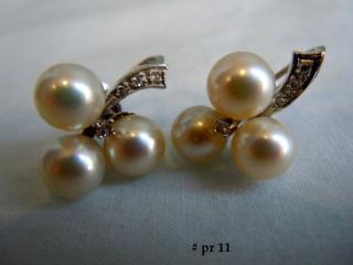 Six lustrous cultured pearls, in Trefoil - Clover design Earrings